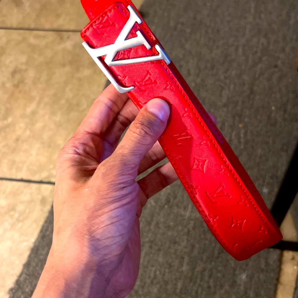 Louis Vuitton belt passable unisex